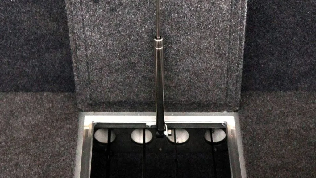 Barca de aluminiu Vizion 440CS