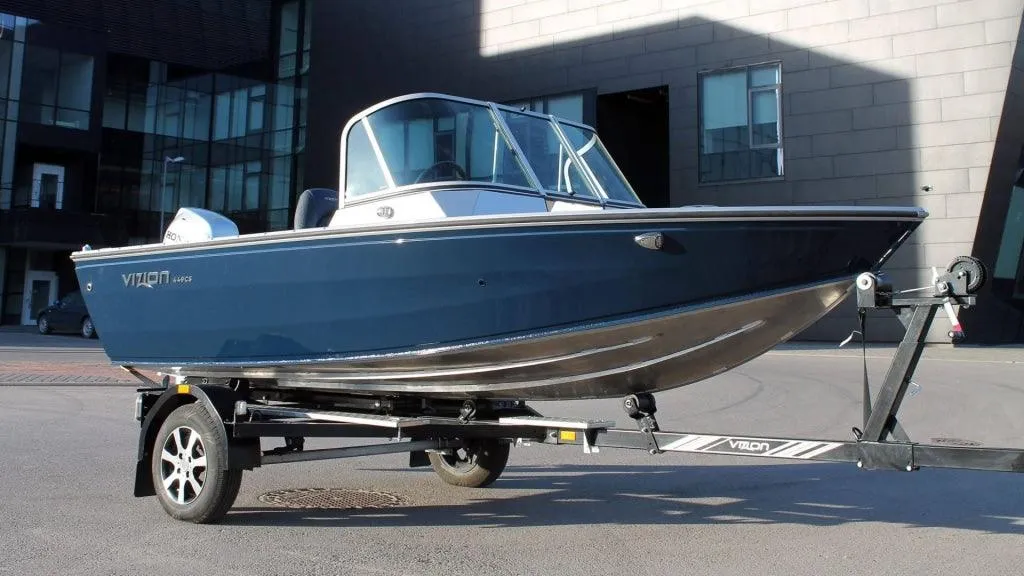 Barca de aluminiu Vizion 440CS