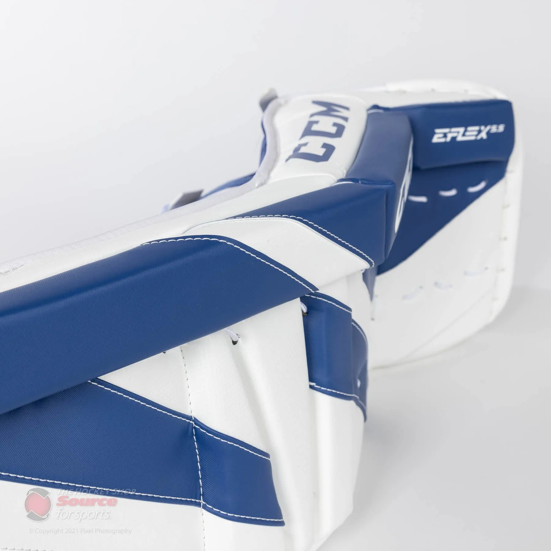CCM Extreme Flex E5.5 Junior Goalie Leg Pads