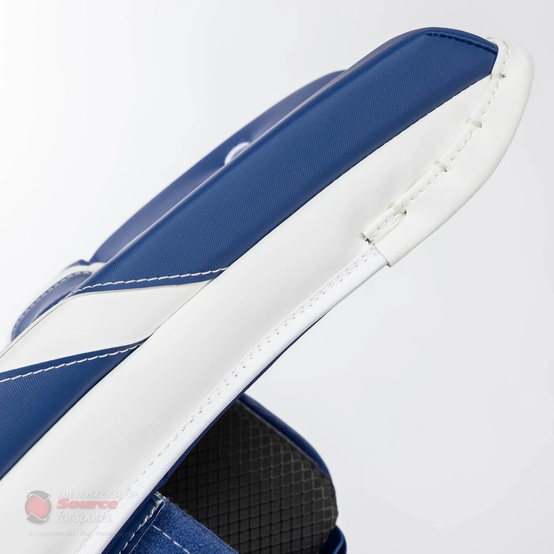 CCM Extreme Flex E5.5 Junior Goalie Leg Pads