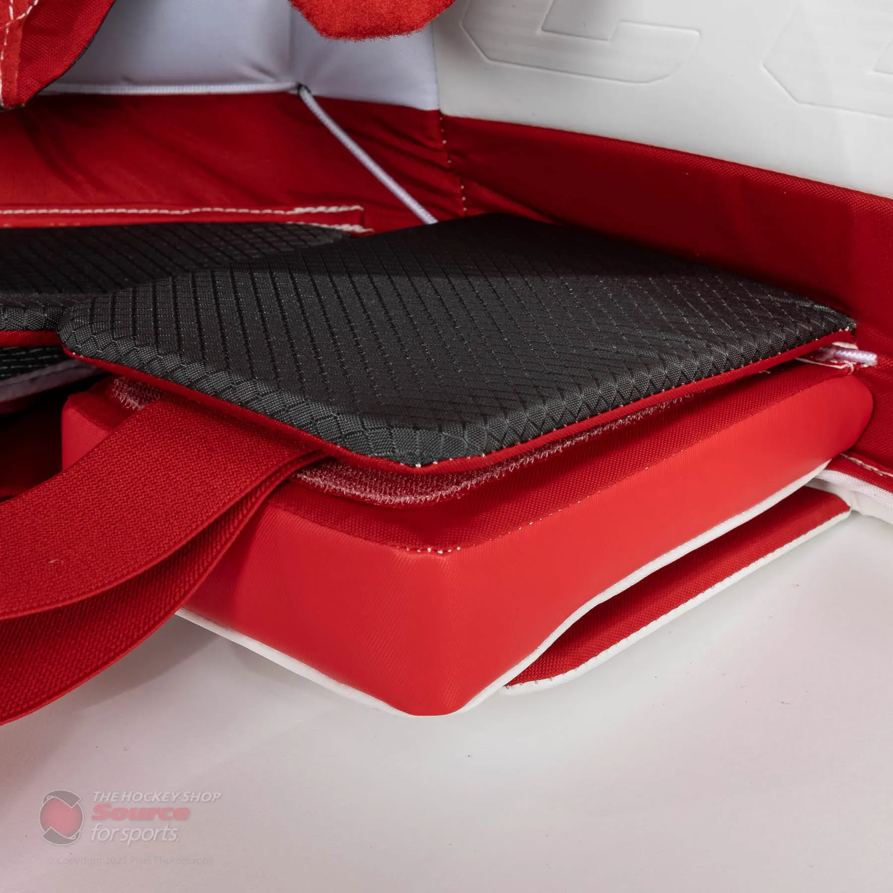 CCM Extreme Flex E5.5 Senior Goalie Leg Pads