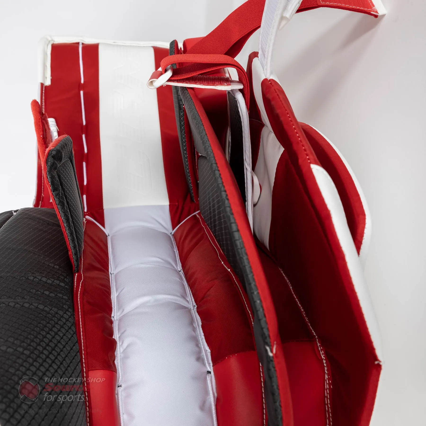 CCM Extreme Flex E5.5 Senior Goalie Leg Pads