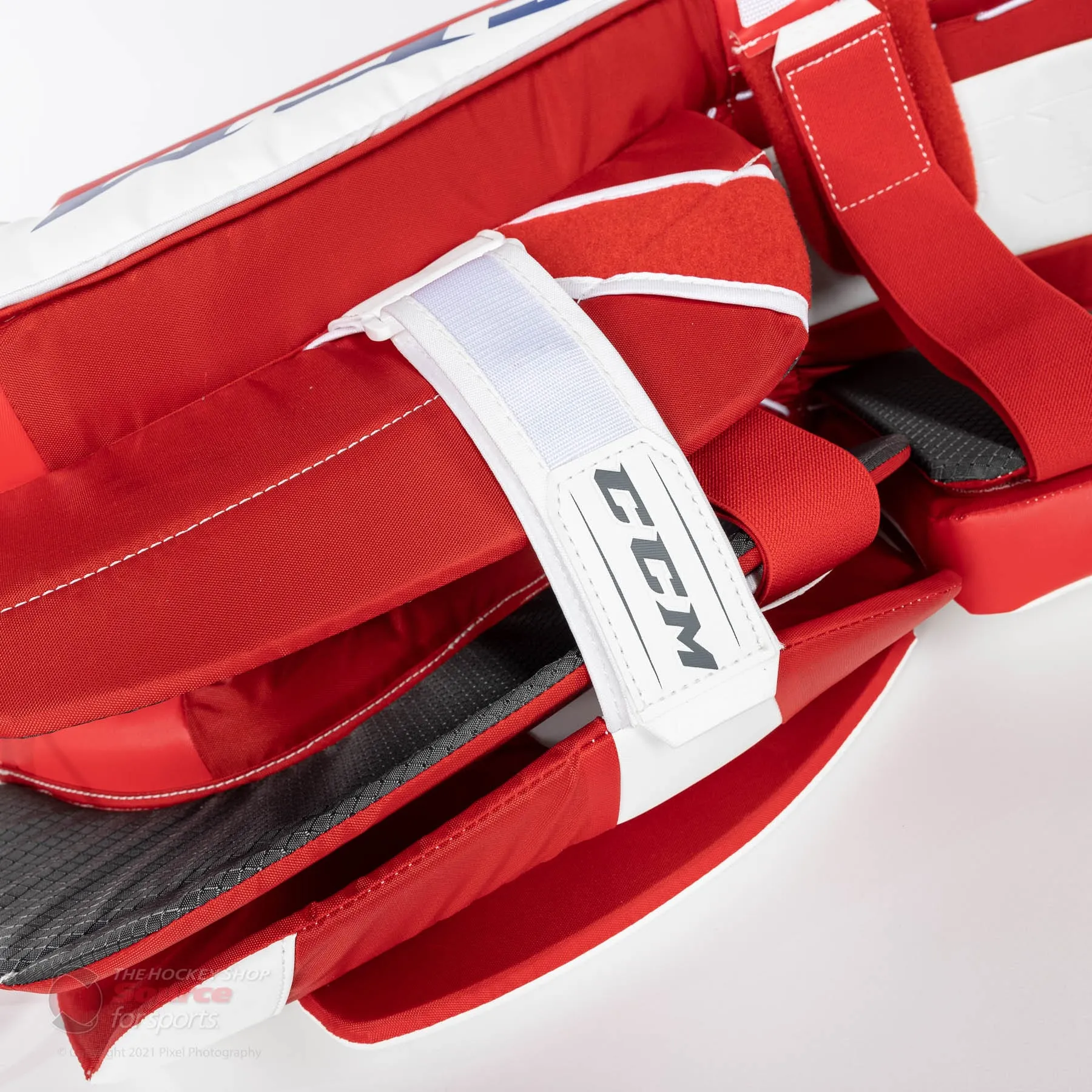 CCM Extreme Flex E5.5 Senior Goalie Leg Pads