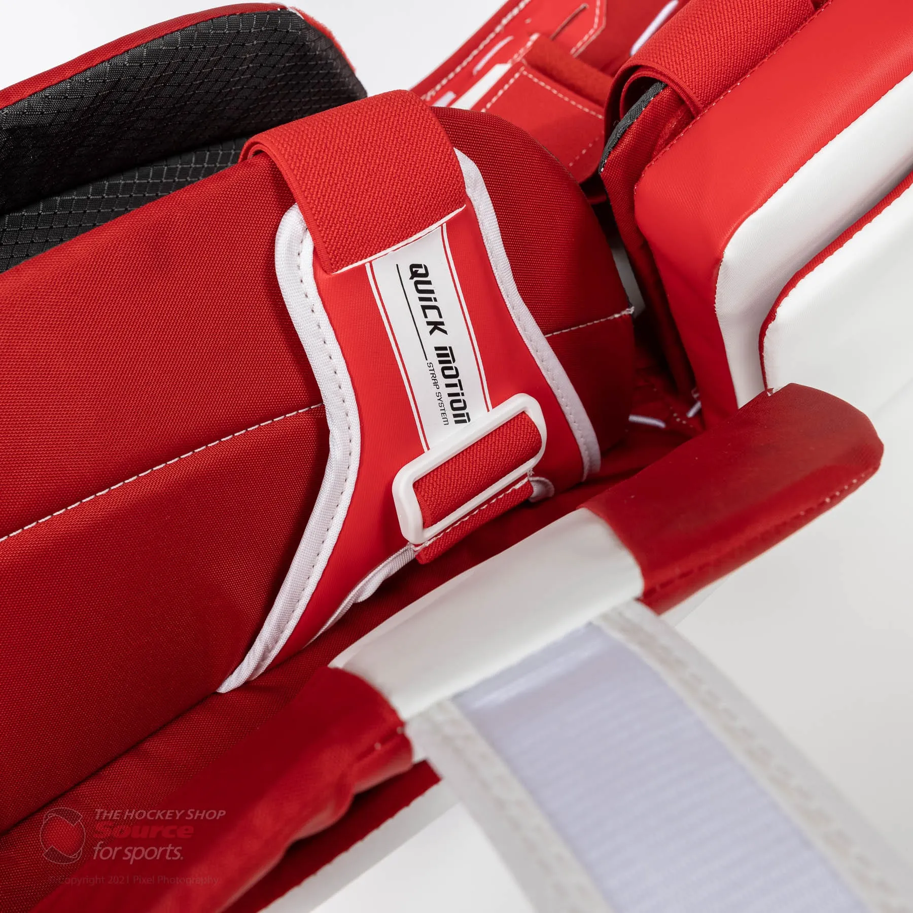 CCM Extreme Flex E5.5 Senior Goalie Leg Pads