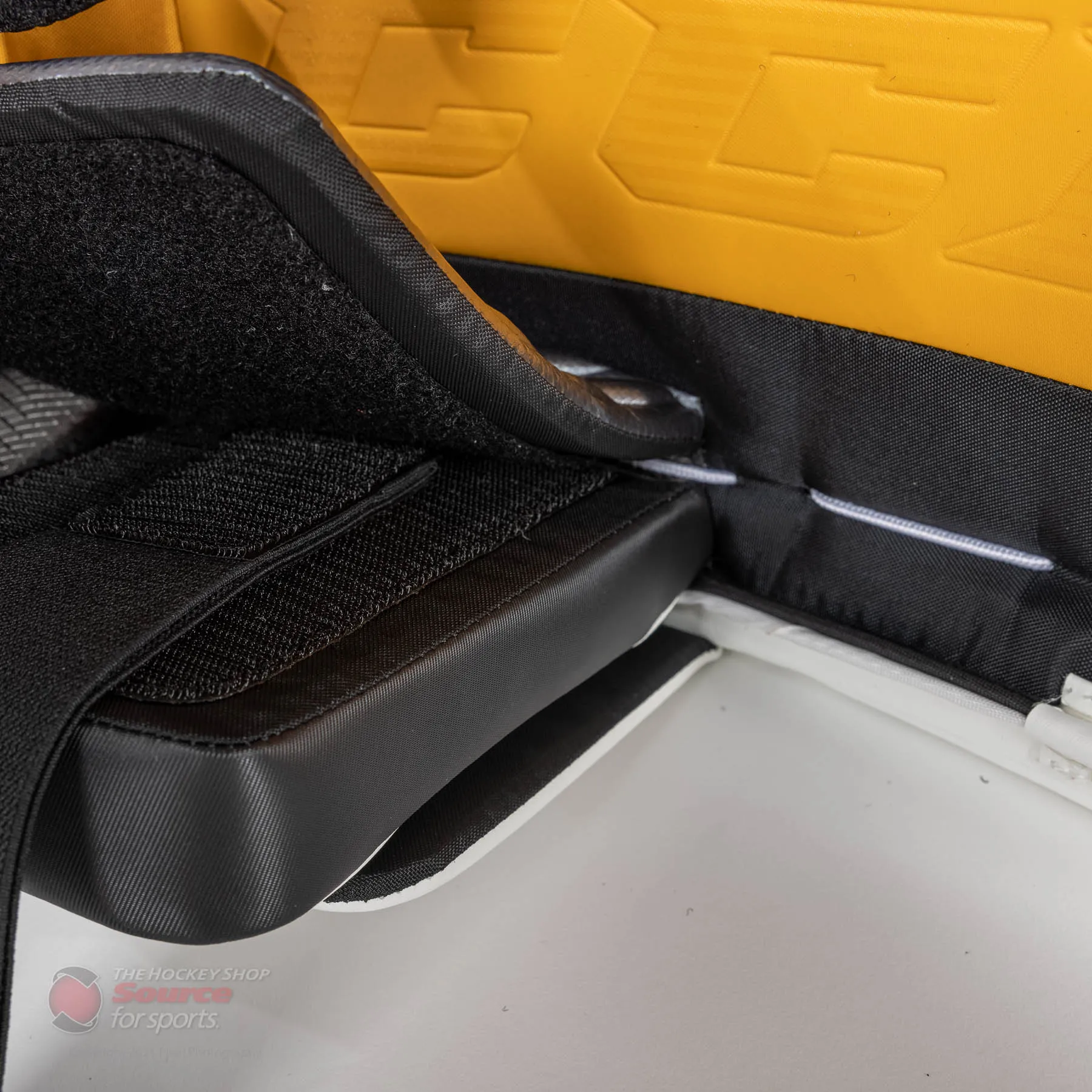 CCM Extreme Flex E5.9 Senior Goalie Leg Pads
