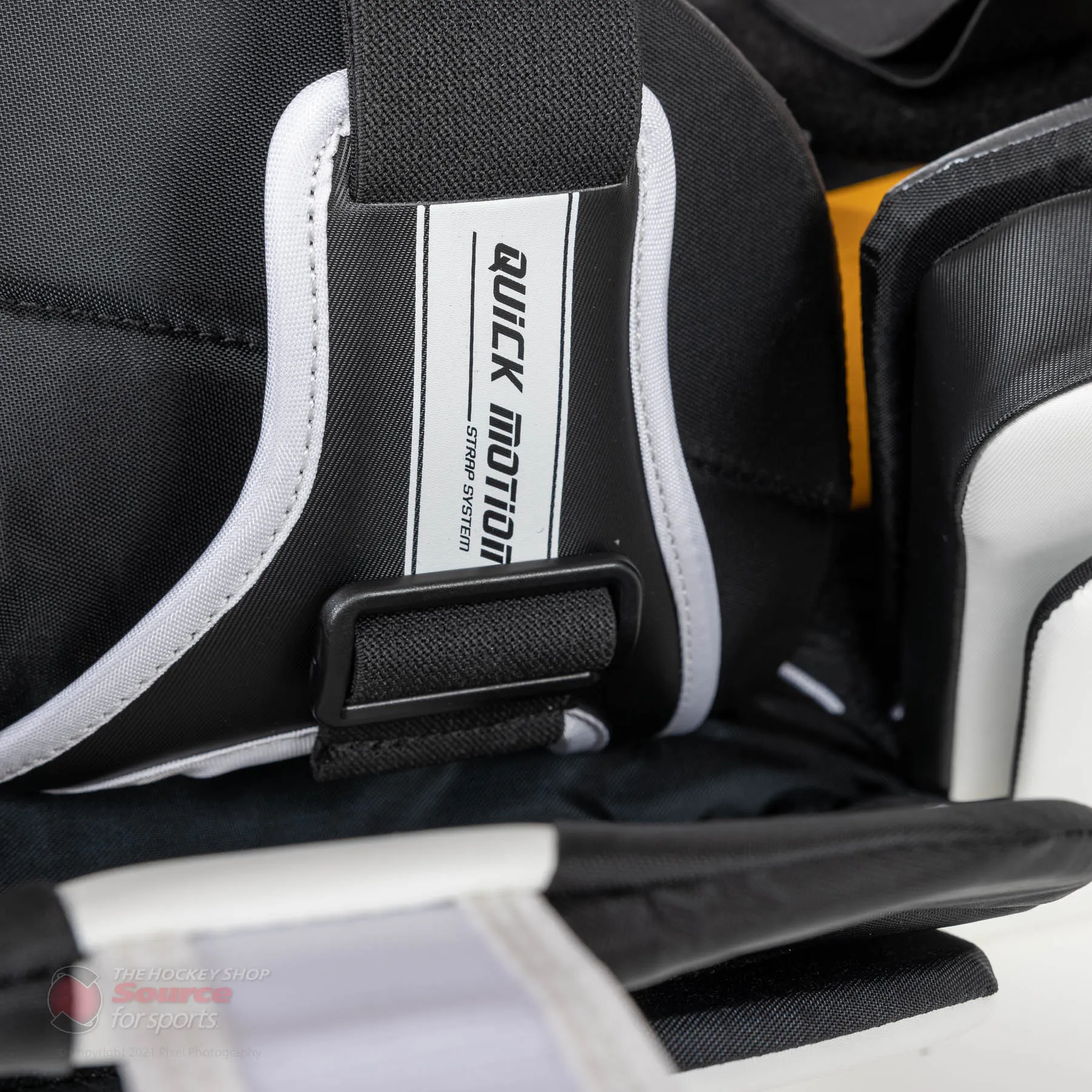 CCM Extreme Flex E5.9 Senior Goalie Leg Pads
