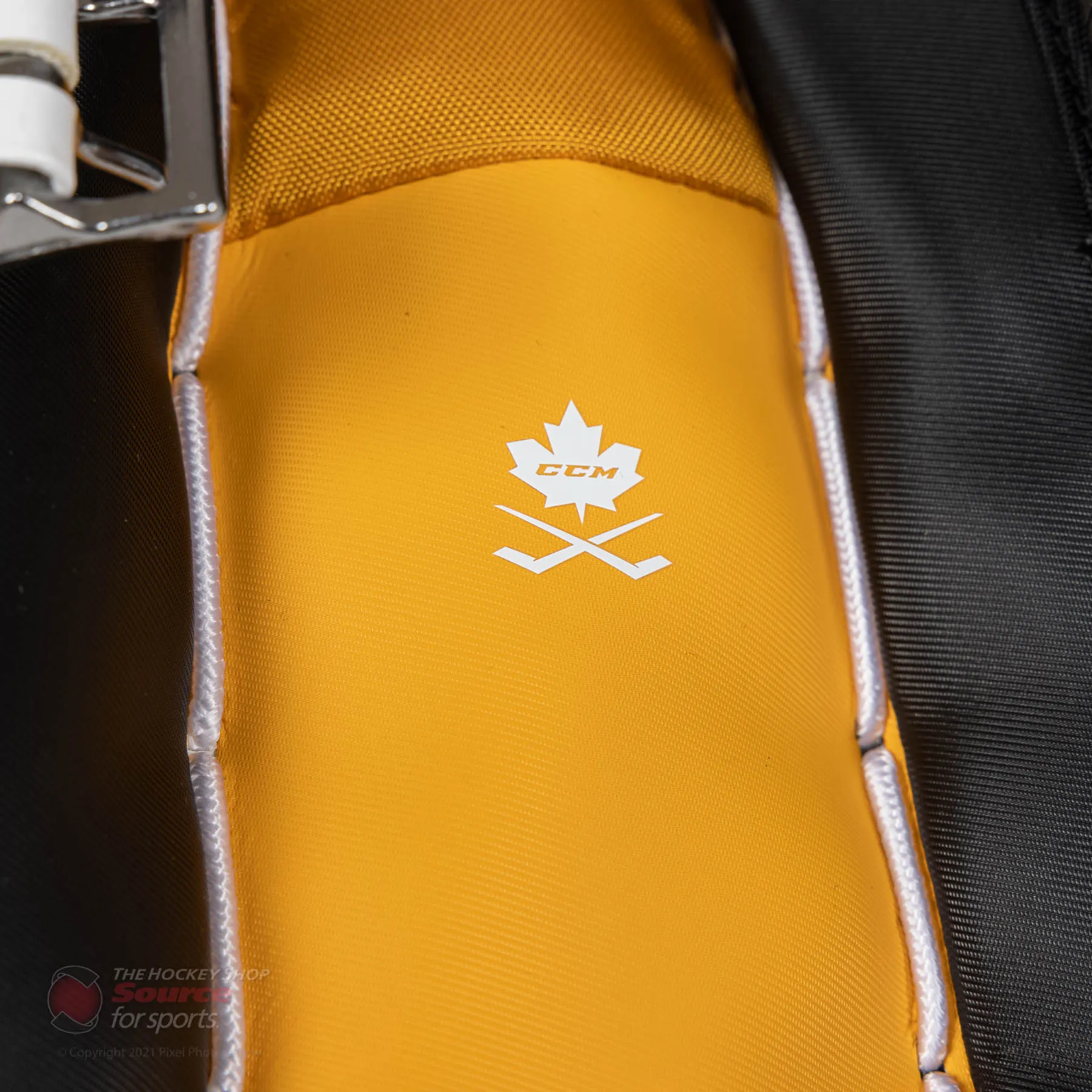 CCM Extreme Flex E5.9 Senior Goalie Leg Pads