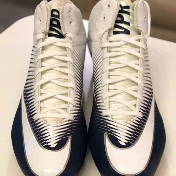 NIKE 847089-114 Cleats
