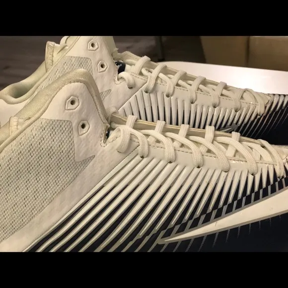 NIKE 847089-114 Cleats