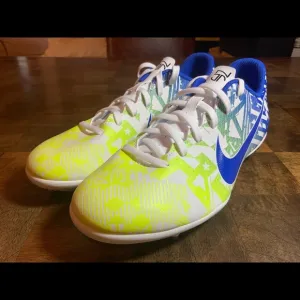 Nike NEYMAR JR Vapor 13 Club Soccer Cleats Boys 6Y