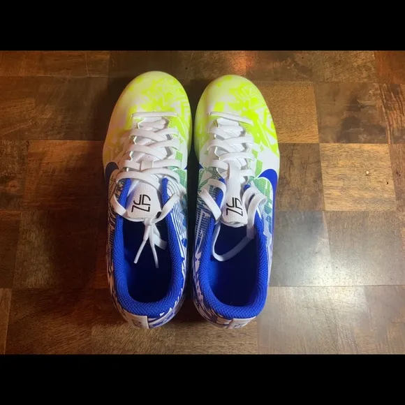 Nike NEYMAR JR Vapor 13 Club Soccer Cleats Boys 6Y