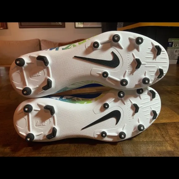 Nike NEYMAR JR Vapor 13 Club Soccer Cleats Boys 6Y
