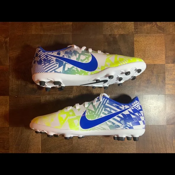 Nike NEYMAR JR Vapor 13 Club Soccer Cleats Boys 6Y