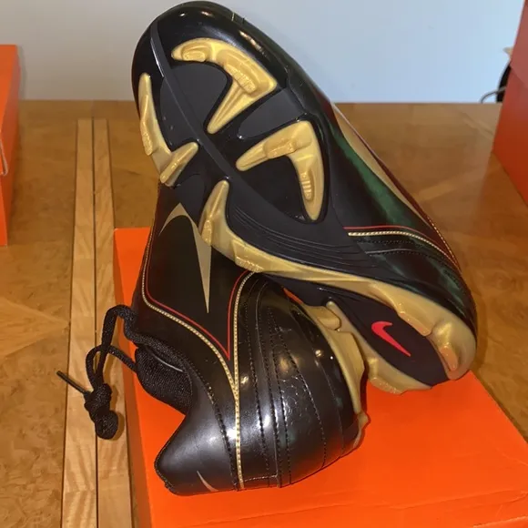NWB!! Vintage Y2K Nike First2 Team FG Soccer Cleats Size 6