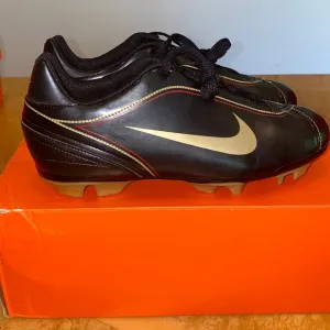 NWB!! Vintage Y2K Nike First2 Team FG Soccer Cleats Size 6