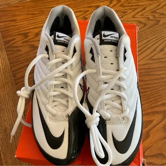 NWT Nike Super Speed D Men’s Football Cleats, Sz 8 (Euro 41)