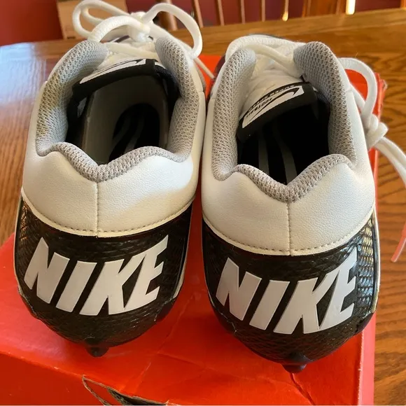 NWT Nike Super Speed D Men’s Football Cleats, Sz 8 (Euro 41)